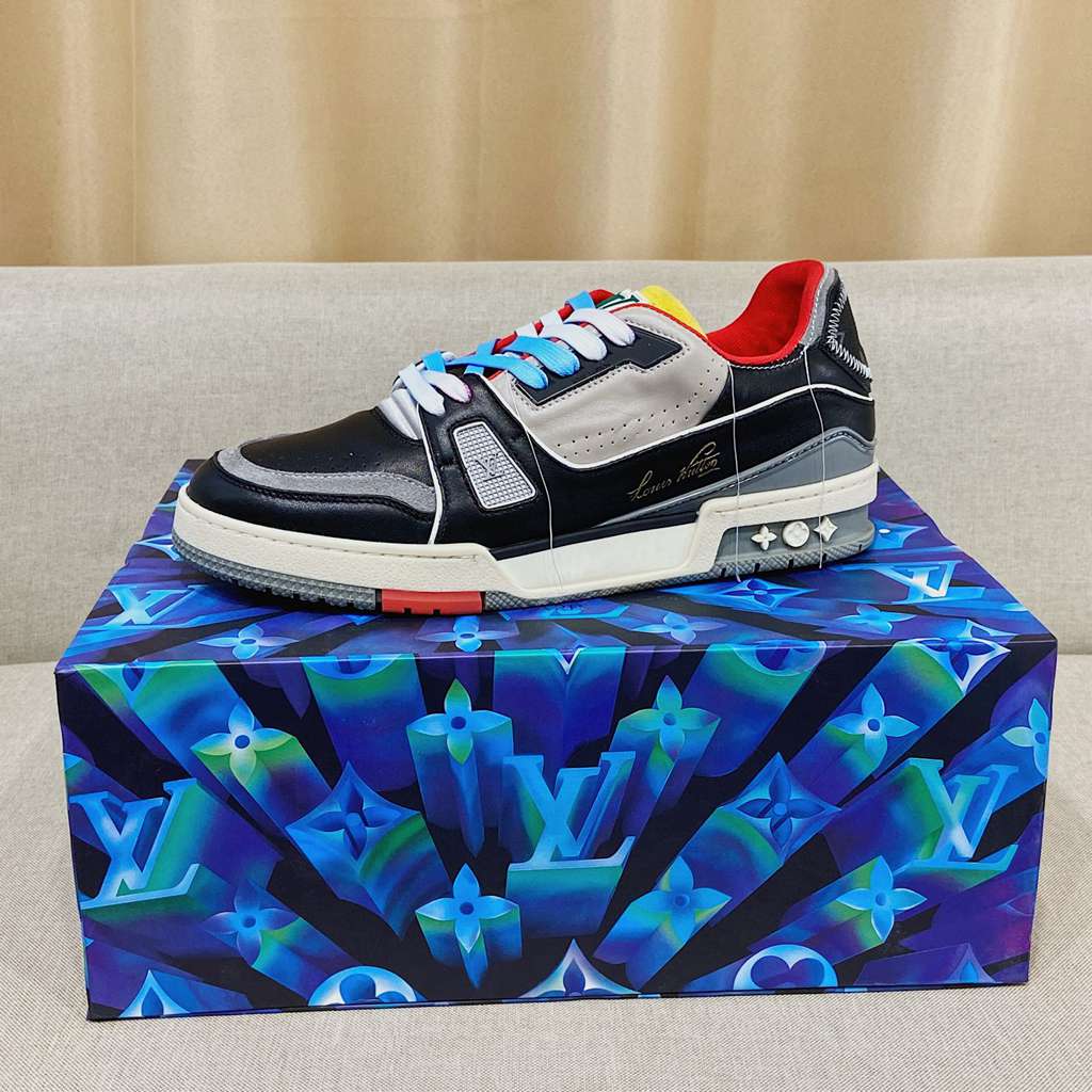 L*V SNEAKER